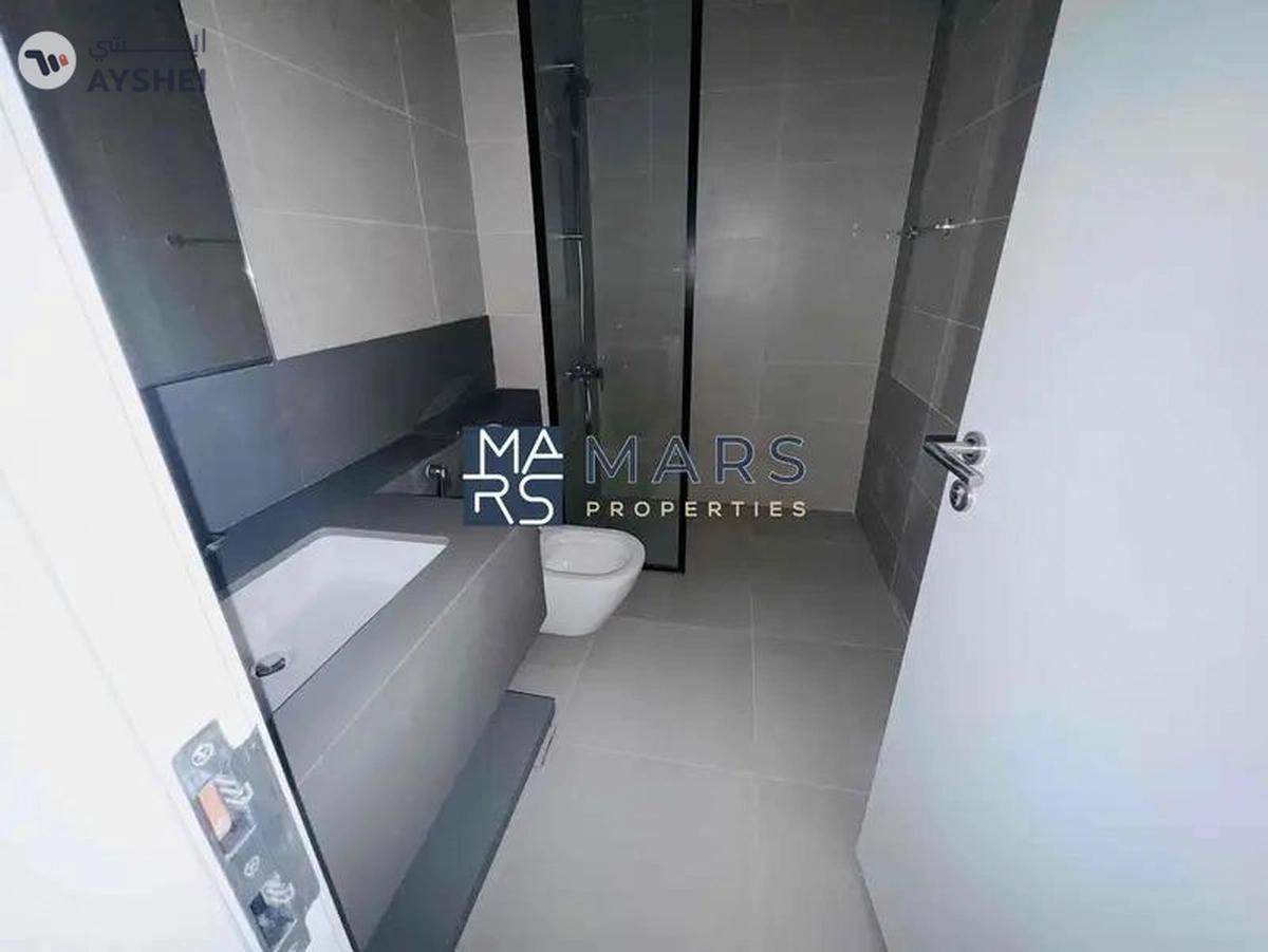 Luxury 4 bedroom corner unit with majlis for rent in Robinia just 190k-14-14