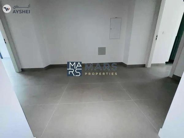 Luxury 4 bedroom corner unit with majlis for rent in Robinia just 190k