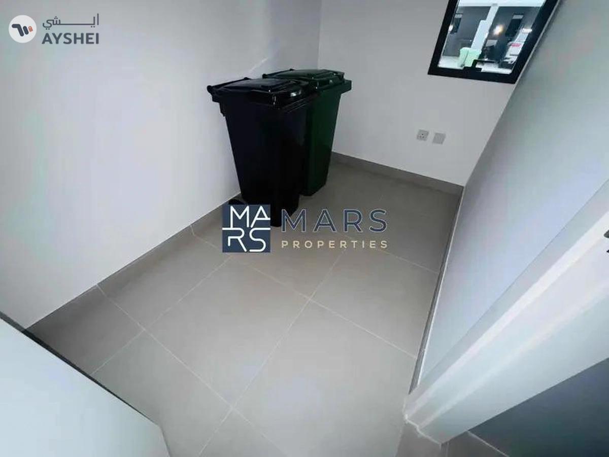 Luxury 4 bedroom corner unit with majlis for rent in Robinia just 190k-18-18