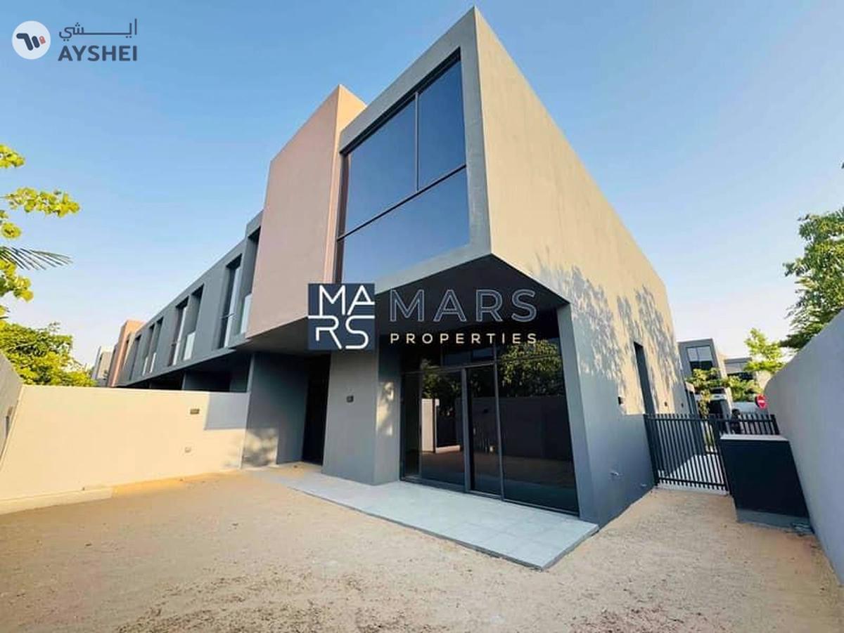 Luxury 4 bedroom corner unit with majlis for rent in Robinia just 190k-0-0