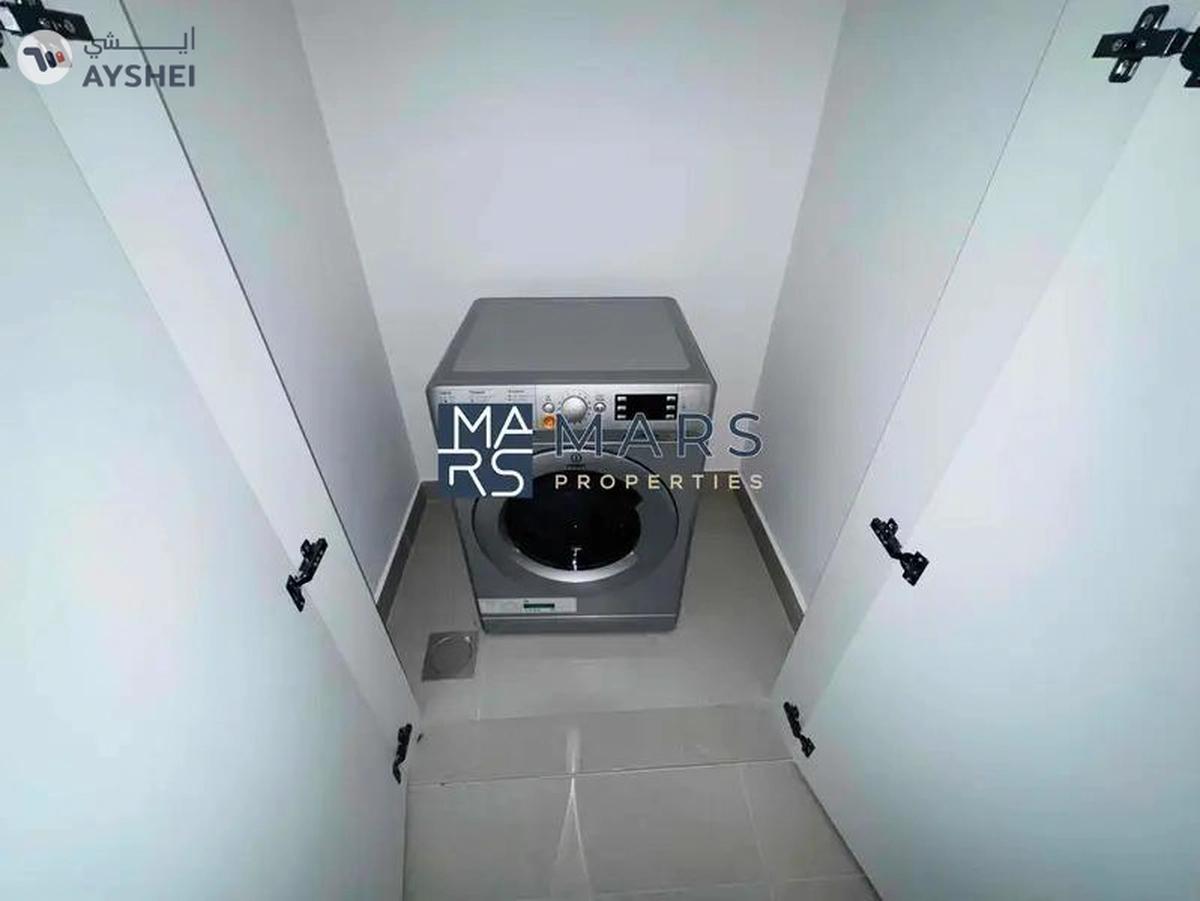 Luxury 4 bedroom corner unit with majlis for rent in Robinia just 190k-19-19