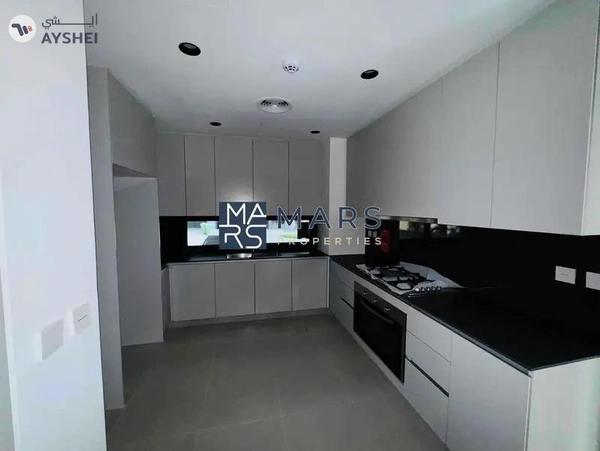 Luxury 4 bedroom corner unit with majlis for rent in Robinia just 190k