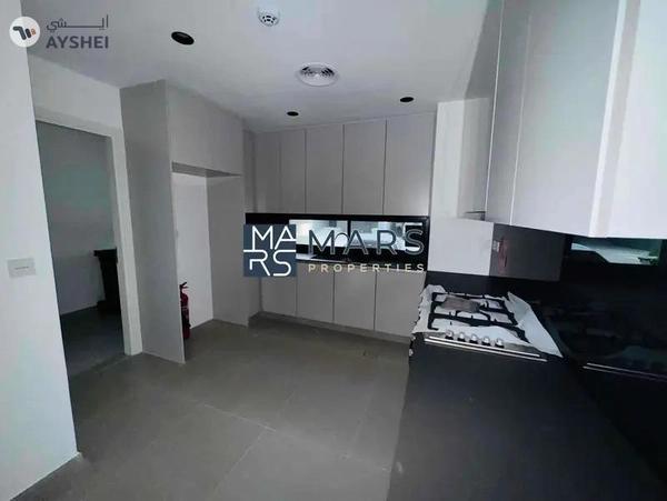 Luxury 4 bedroom corner unit with majlis for rent in Robinia just 190k