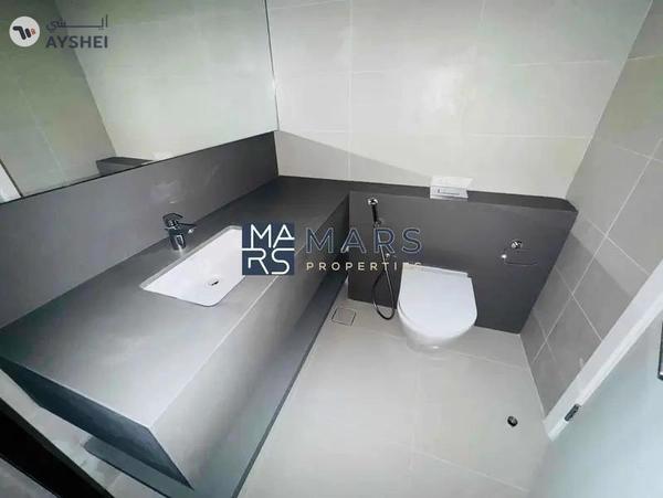 Luxury 4 bedroom corner unit with majlis for rent in Robinia just 190k