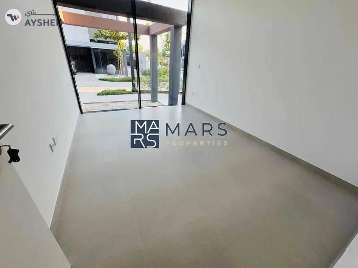 Luxury 4 bedroom corner unit with majlis for rent in Robinia just 190k-24-24