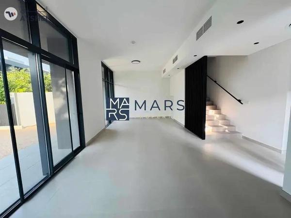 Luxury 4 bedroom corner unit with majlis for rent in Robinia just 190k