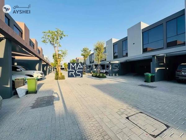 Luxury 4 bedroom corner unit with majlis for rent in Robinia just 190k