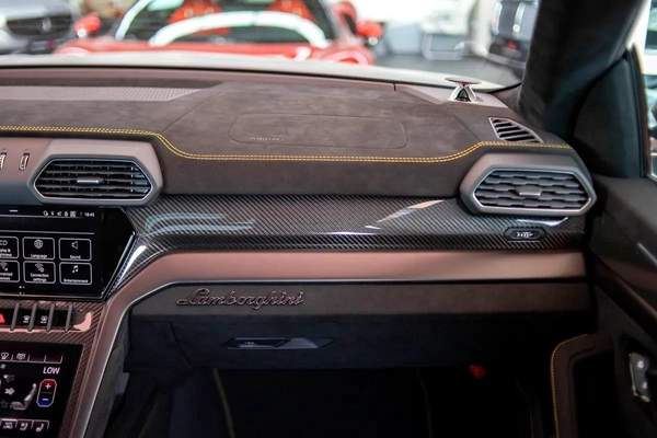 Lamborghini Urus Performante | 2024 | Full Carbon Fiber | Under Warranty