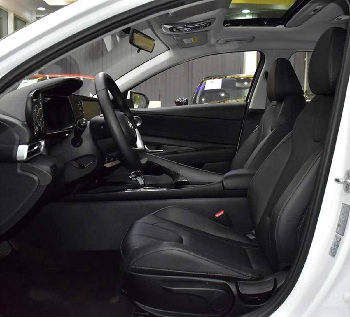 Hyundai Elantra ( 2024 Model ) in White Color Chinese Specs-9-9