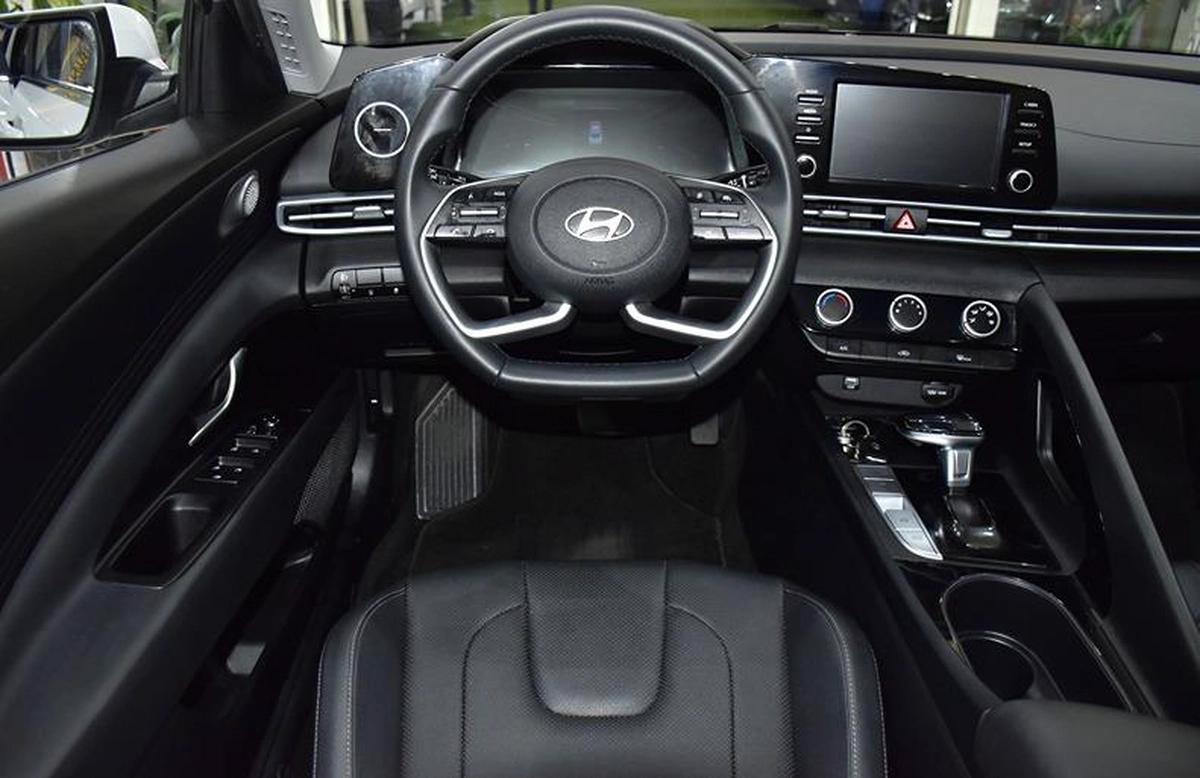 Hyundai Elantra ( 2024 Model ) in White Color Chinese Specs-8-8