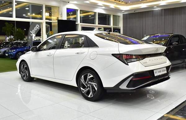 Hyundai Elantra ( 2024 Model ) in White Color Chinese Specs