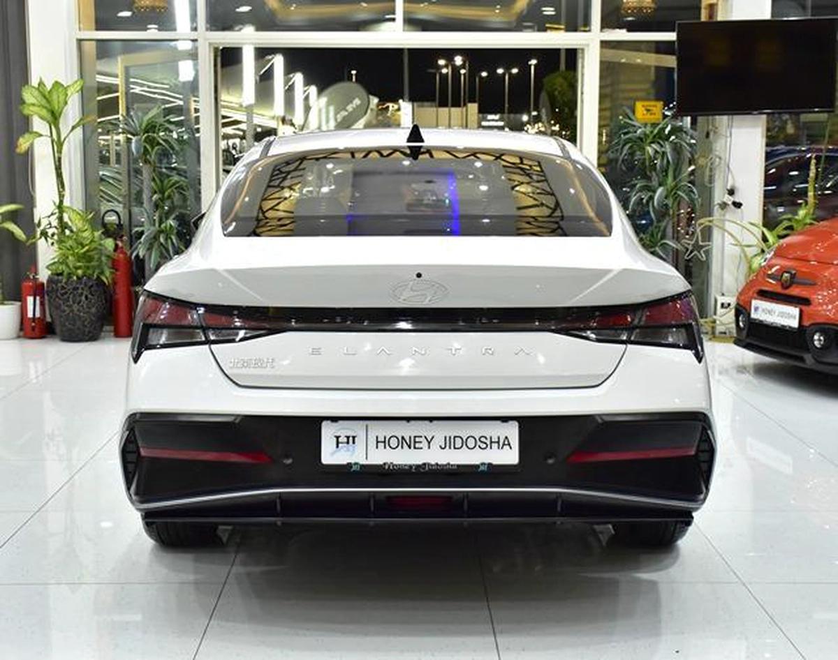 Hyundai Elantra ( 2024 Model ) in White Color Chinese Specs-7-7