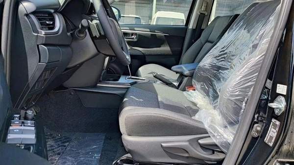 Toyota Fortuner TOYOTA FORTUNER PETROL 2.7L MID OPTION 2026