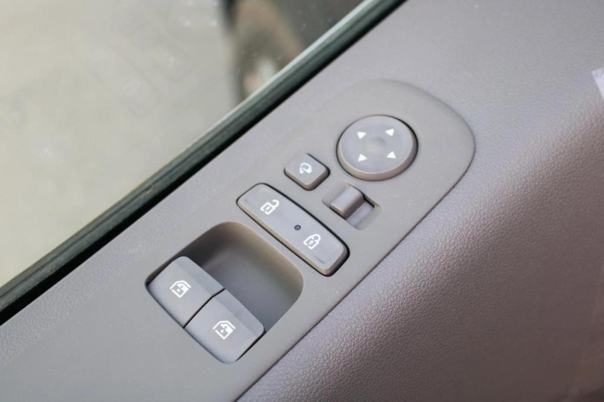 Hyundai Staria 3.5L V6 9 Seaters Luxury Plus Model 2026-11-11