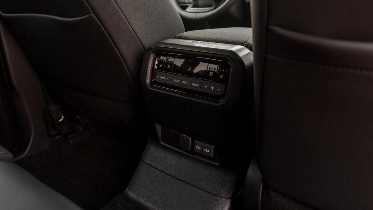 Toyota Prado Toyota Prado Premium 2.4L petrol MY 2025-18-18