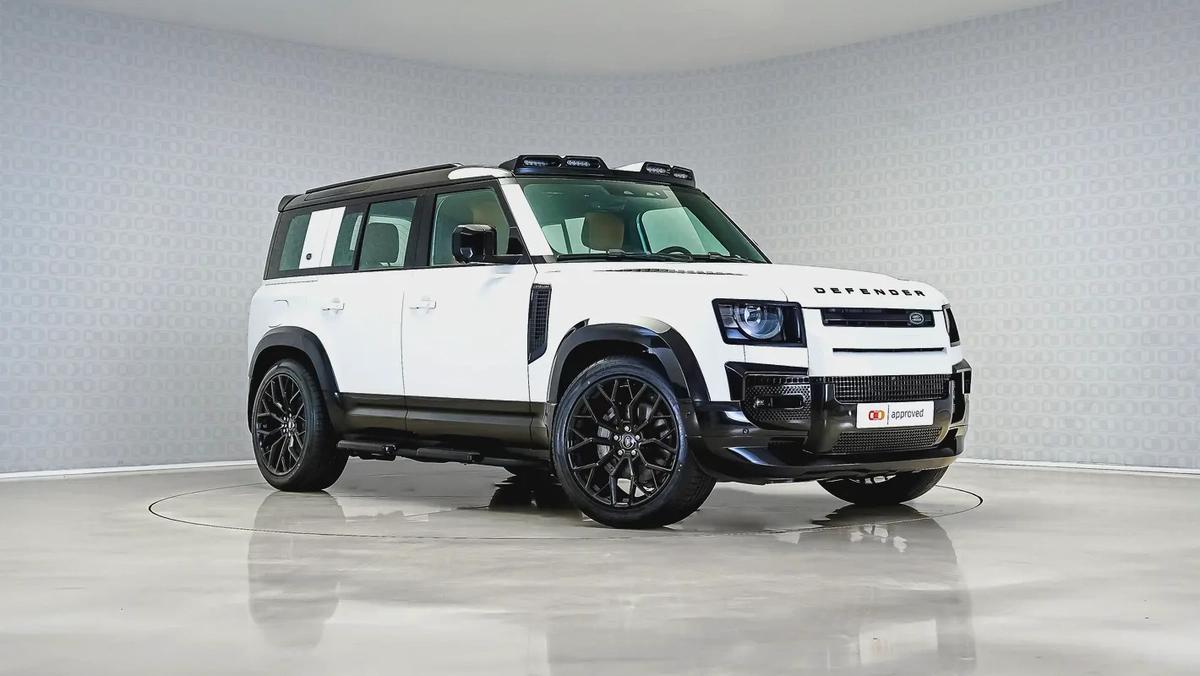 Special Offer | AED 5,162 PM | Head-up Display, LED Lightbar | Defender 110 P400 HSE Widetrack-1-1