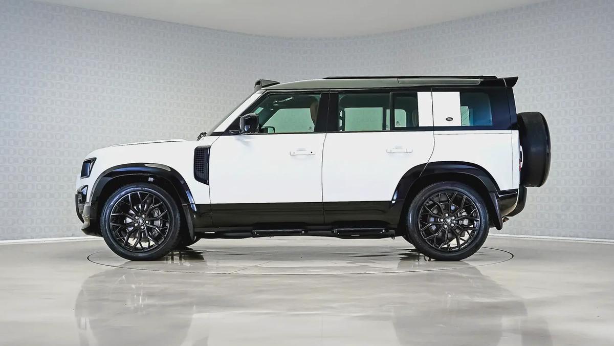 Special Offer | AED 5,162 PM | Head-up Display, LED Lightbar | Defender 110 P400 HSE Widetrack-10-10