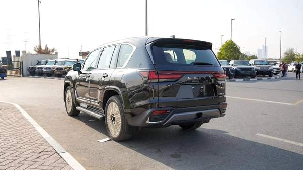 Lexus LX600