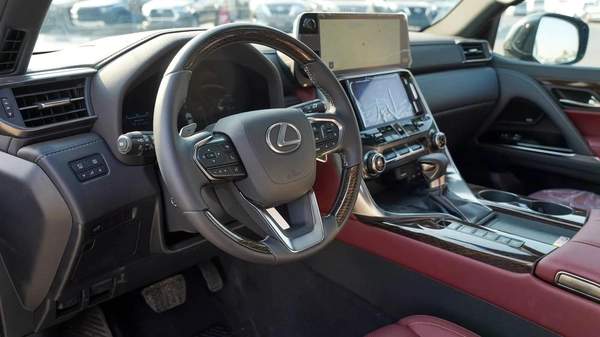 Lexus LX600