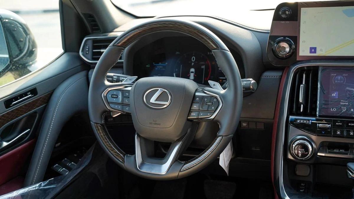 Lexus LX600-4-4