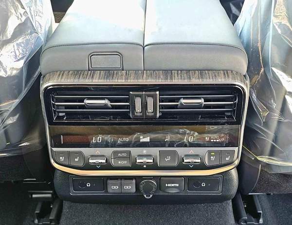 Toyota Land Cruiser VXR / FULL OPTION / 3.3L DIESEL / PWR SEATS / RADAR / JBL SPEAKERS (CODE # VXR)