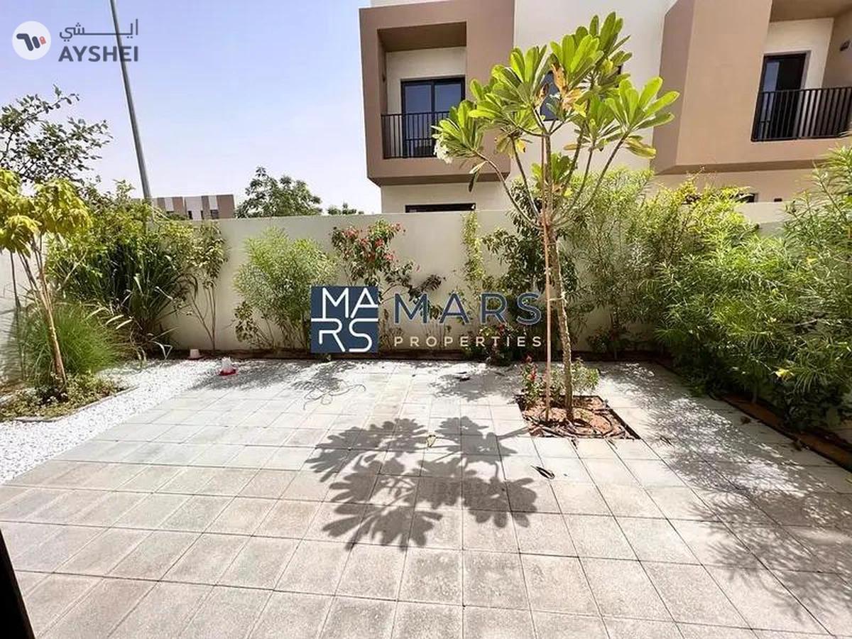 Spacious, Luxury 2 Bedroom Corner Townhouse with Close Kitchen Available For Rent in Nasma Residence-4-4
