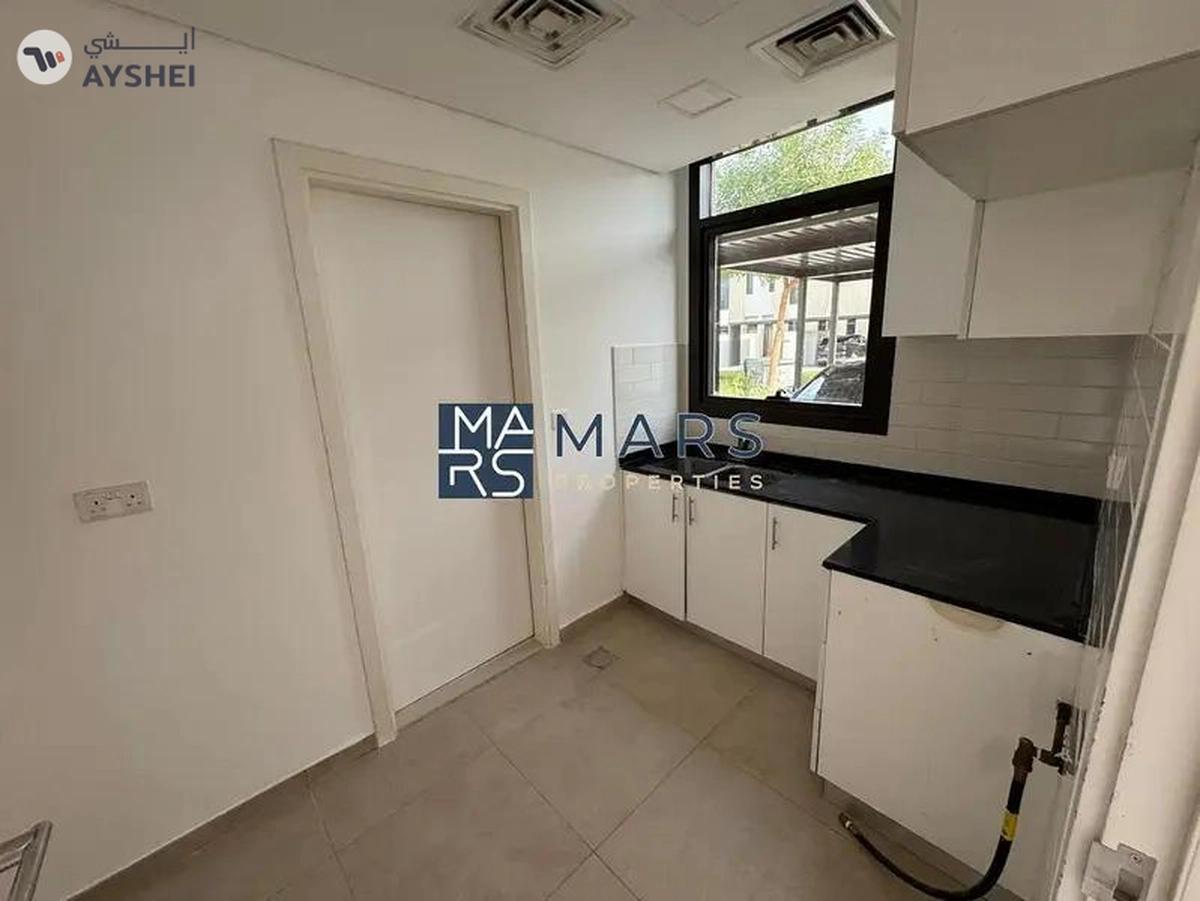Spacious, Luxury 2 Bedroom Corner Townhouse with Close Kitchen Available For Rent in Nasma Residence-7-7