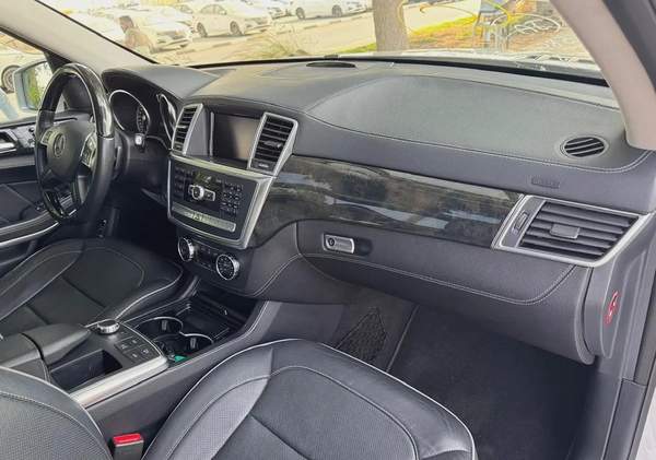 MERCEDES BENZ GL550 | 2014 | SLIVER WITH BLACK INTERIOR | CLEAN CAR | FRESH JAPAN IMPORT
