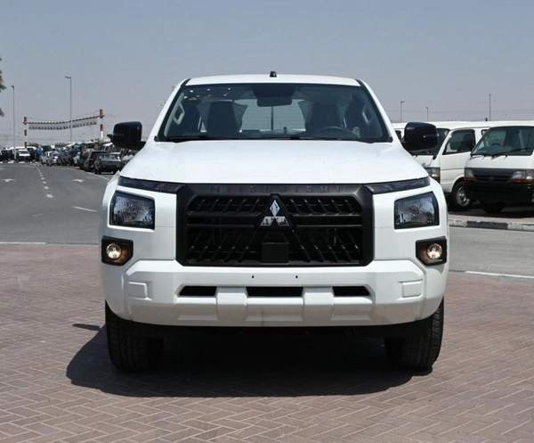 Mitsubishi L200 Mitsubishi L200 petrol 2.5L 2025 brand new 2.5L for export only