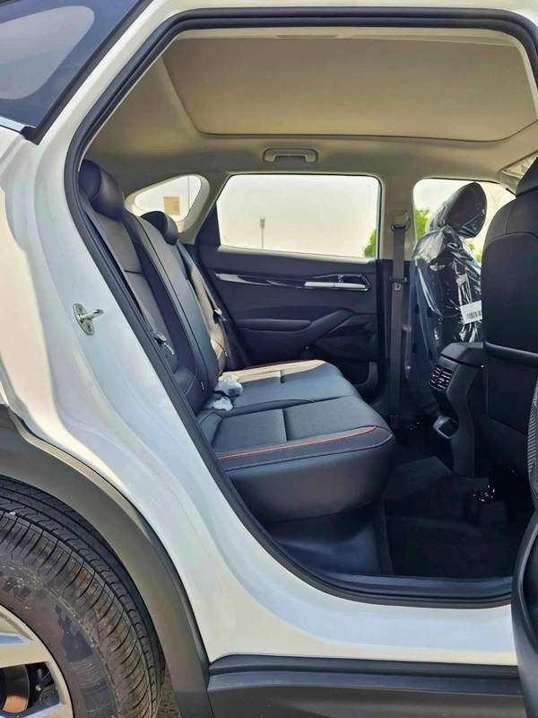 Kia Seltos CVT LUXURY/ DUAL TONE WITH BLACK ROOF / PANORAMIC ROOF/ 1.5L V4 PETROL CHINES SPECS