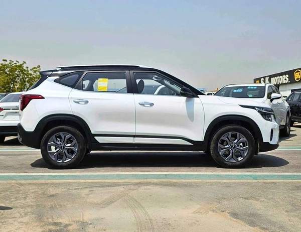 Kia Seltos CVT LUXURY/ DUAL TONE WITH BLACK ROOF / PANORAMIC ROOF/ 1.5L V4 PETROL CHINES SPECS