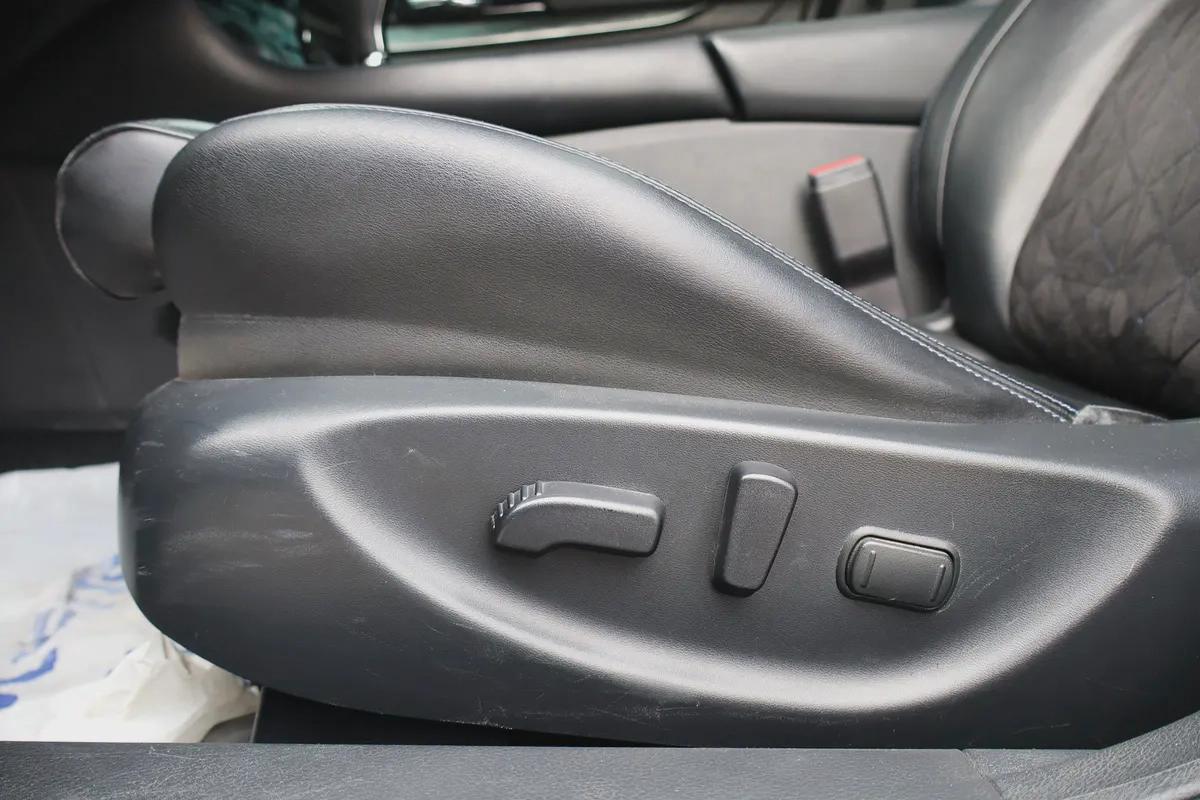 Nissan Maxima SR 2018 - GCC Specs - Excellent Condition-8-8