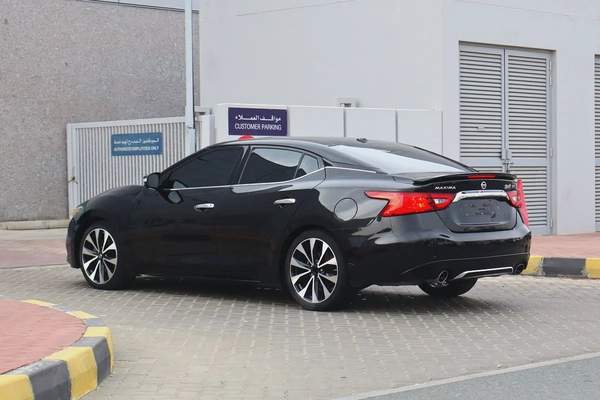 Nissan Maxima SR 2018 - GCC Specs - Excellent Condition