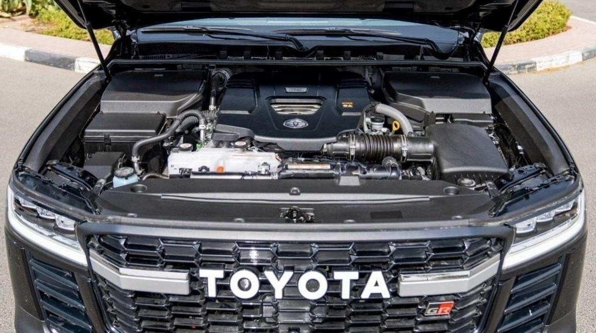 Toyota Land Cruiser GR-S LC300 GR SPORT 3.3D AT MY2024 – BLACK-6-6
