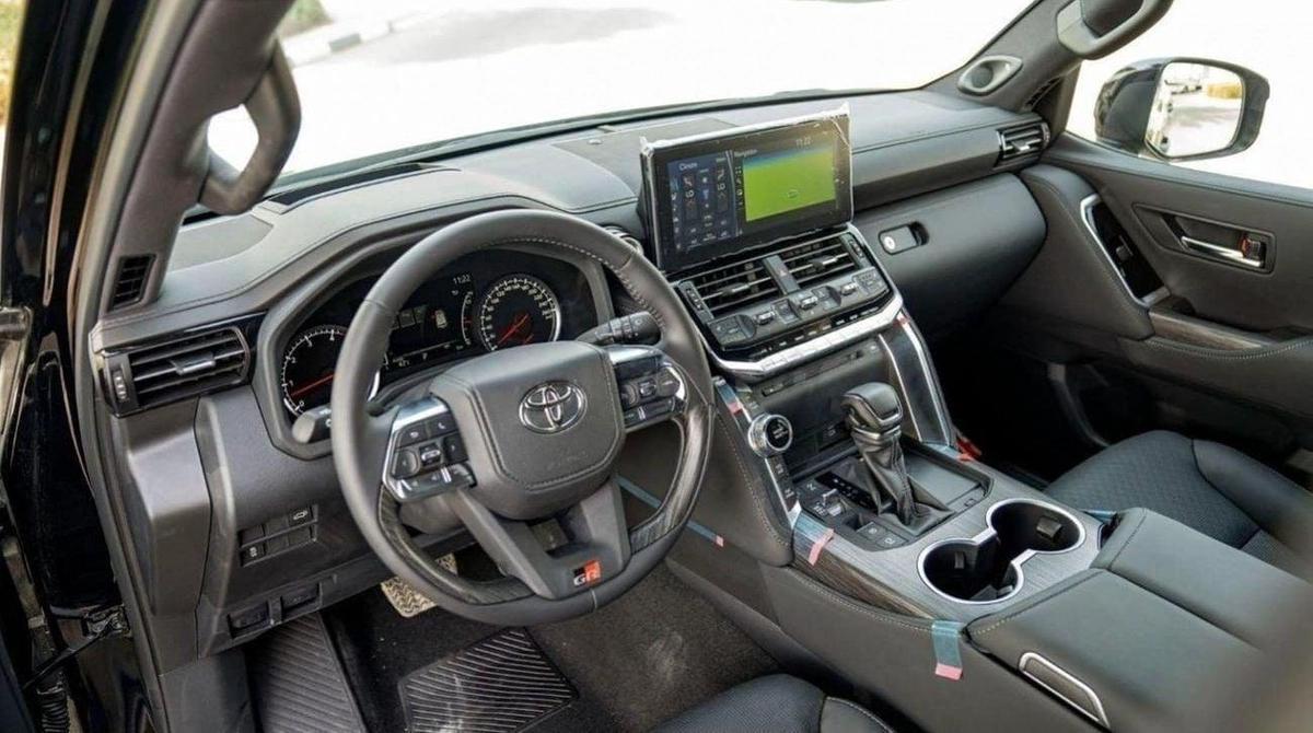 Toyota Land Cruiser GR-S LC300 GR SPORT 3.3D AT MY2024 – BLACK-7-7