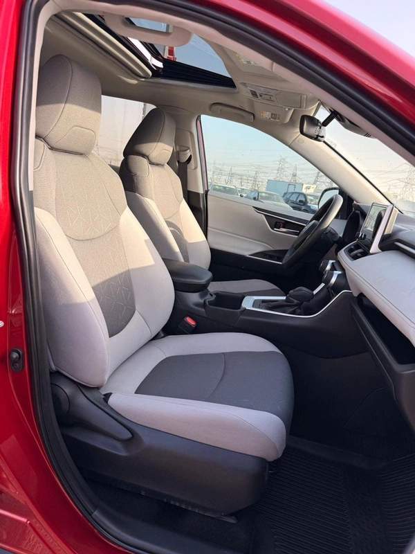 Toyota RAV4 XLE 2.5 L | sunroof, push start low mileage full option