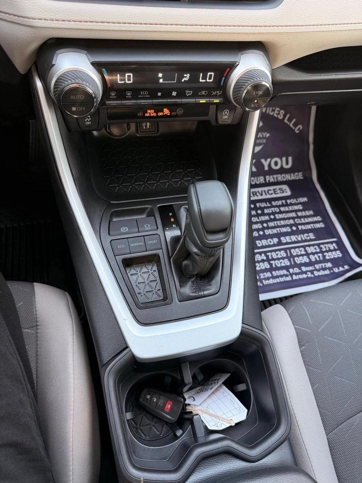 Toyota RAV4 XLE 2.5 L | sunroof, push start low mileage full option-8-8