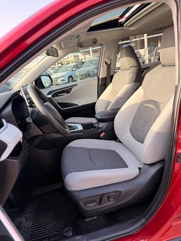 Toyota RAV4 XLE 2.5 L | sunroof, push start low mileage full option