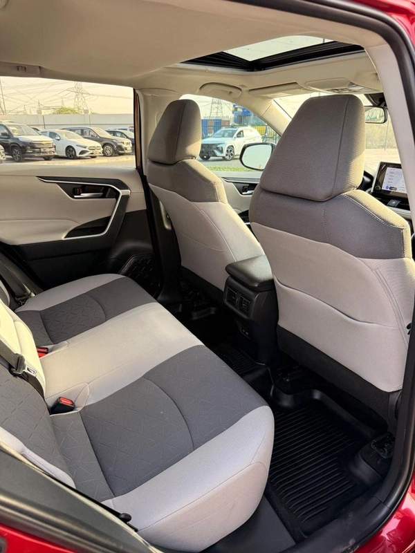 Toyota RAV4 XLE 2.5 L | sunroof, push start low mileage full option