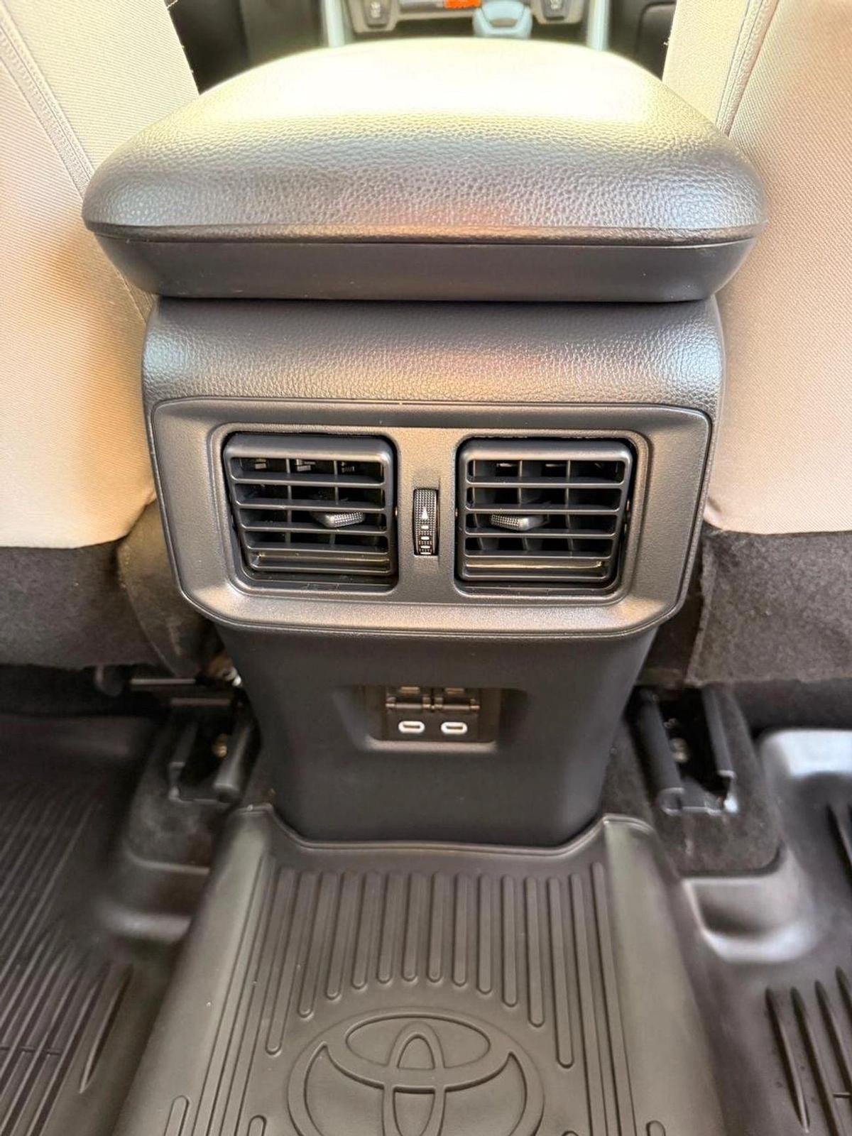 Toyota RAV4 XLE 2.5 L | sunroof, push start low mileage full option-17-17