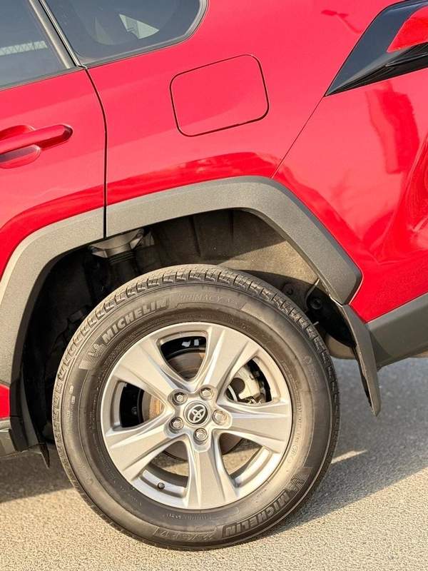 Toyota RAV4 XLE 2.5 L | sunroof, push start low mileage full option