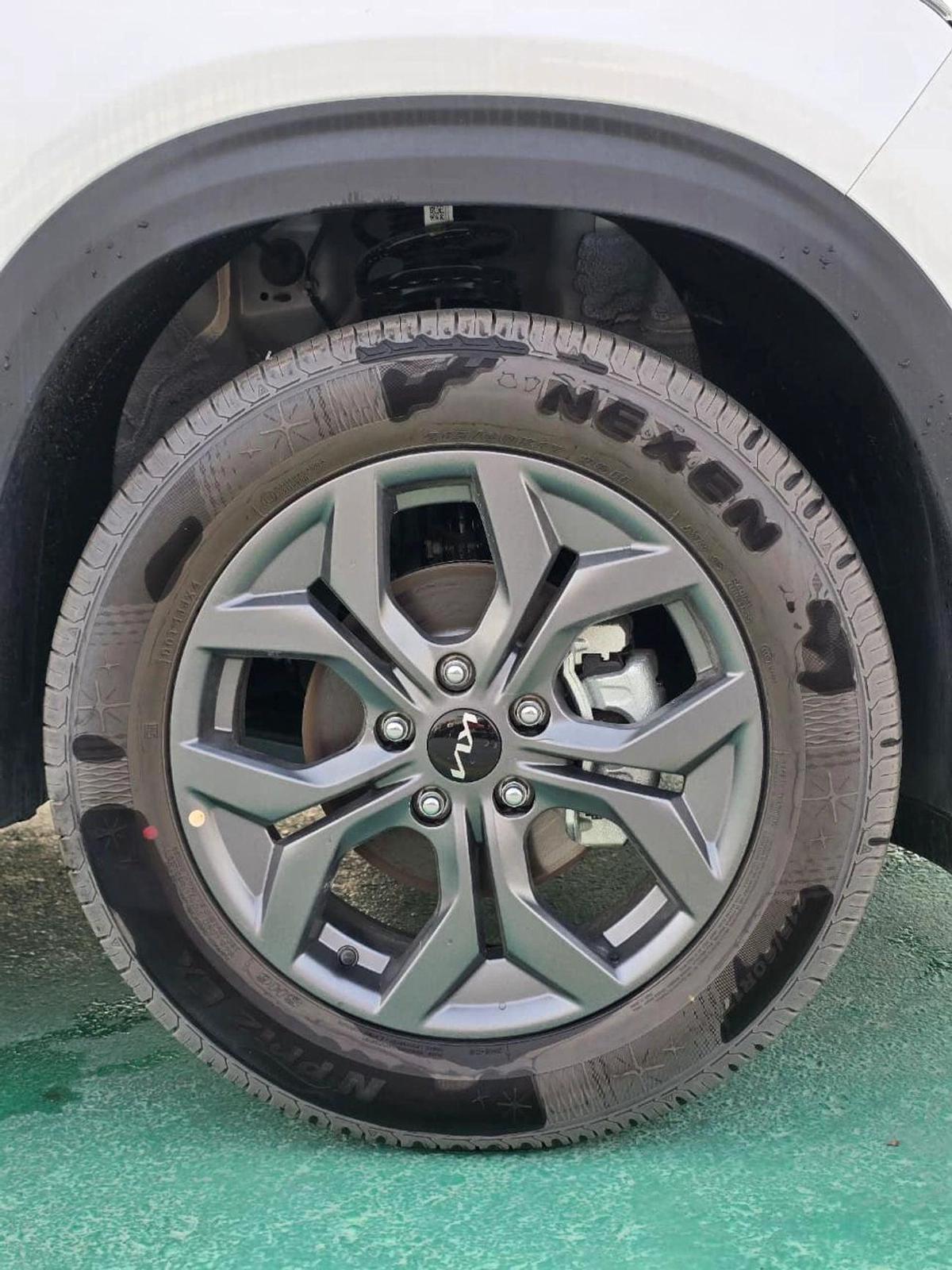 Kia Seltos KIA SALTOS LUXURY FULL OPTION PETROL ENGINE-8-8