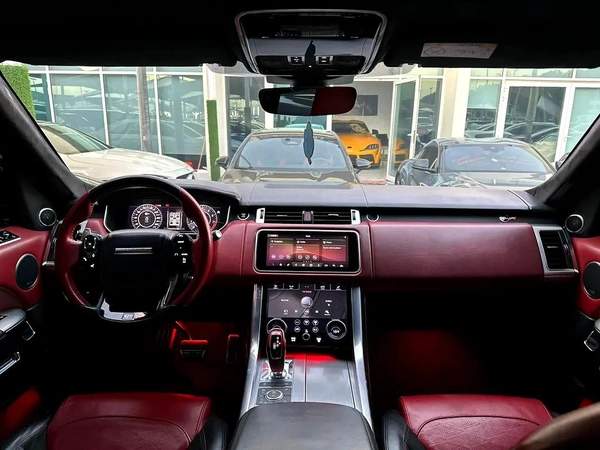 RANGE ROVER SPORT SVR GCC 2018 ORIGINAL PAINT PERFECT CONDITION