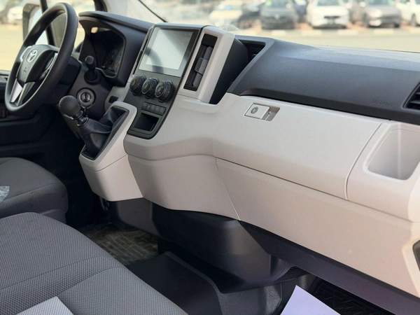 Toyota Hiace 3.5L Cargo manual 2026