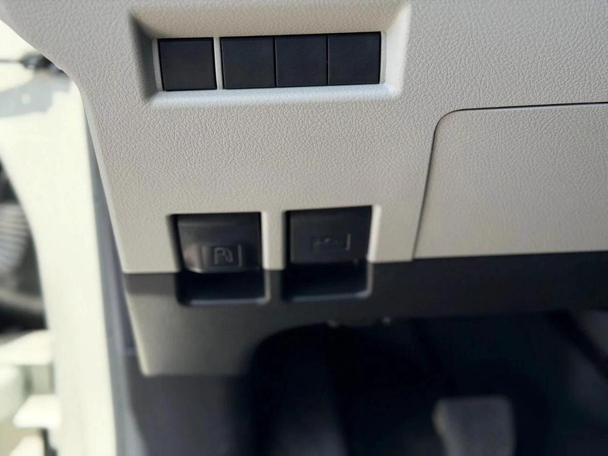 Toyota Hiace 3.5L Cargo manual 2026-4-4
