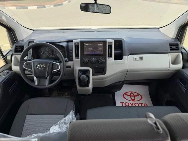 Toyota Hiace 3.5L Cargo manual 2026