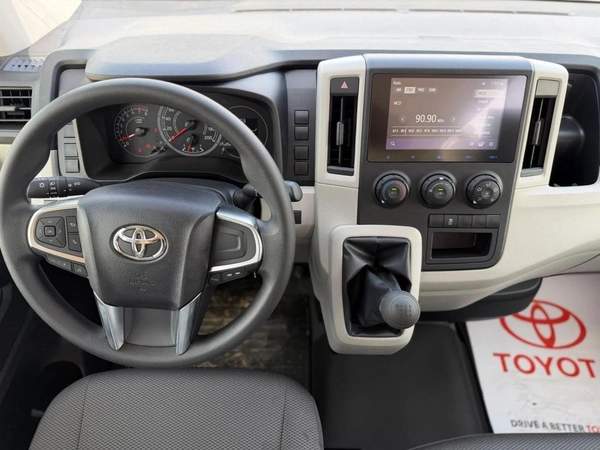 Toyota Hiace 3.5L Cargo manual 2026