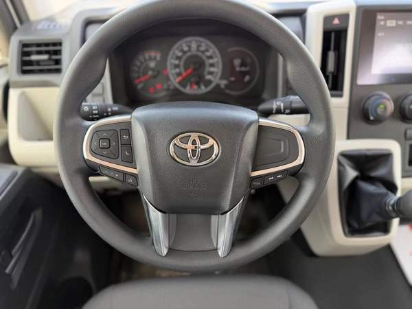 Toyota Hiace 3.5L Cargo manual 2026