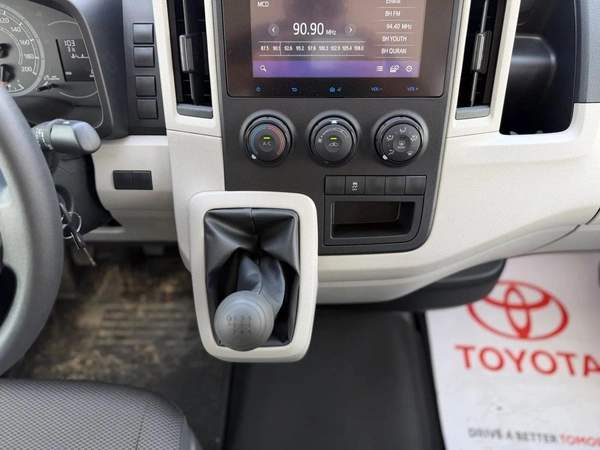 Toyota Hiace 3.5L Cargo manual 2026