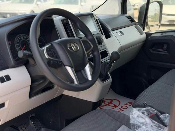 Toyota Hiace 3.5L Cargo manual 2026